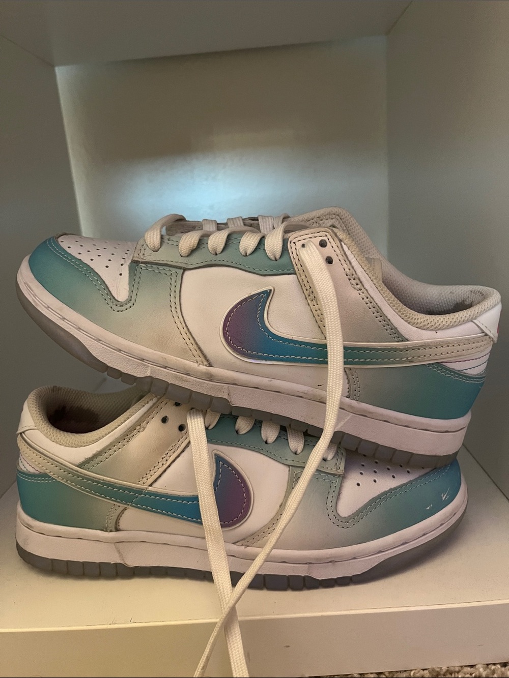 Nike Kids Low-Top Sneakers in White, Teal and Iridescent